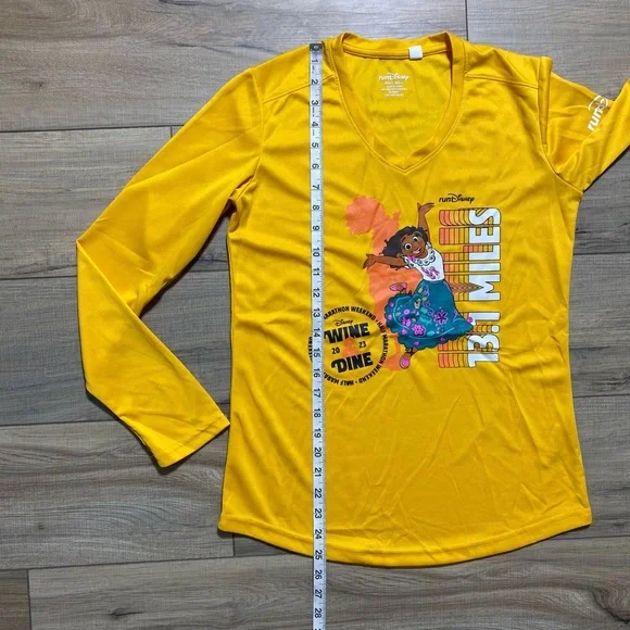 Run Disney Womens 2023 Half Marathon Encanto Mirabel Wine And Dine Shirt‎ Small - Picture 3 of 10